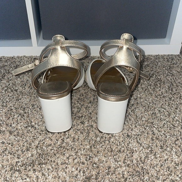 Lilly Pulitzer Alana Sandals! - Picture 5 of 12